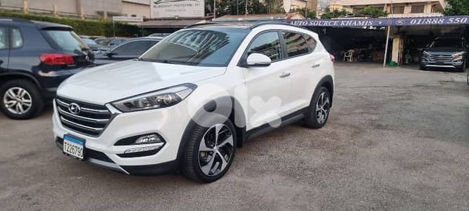 Hyundai Tucson 2017 white panoramic
