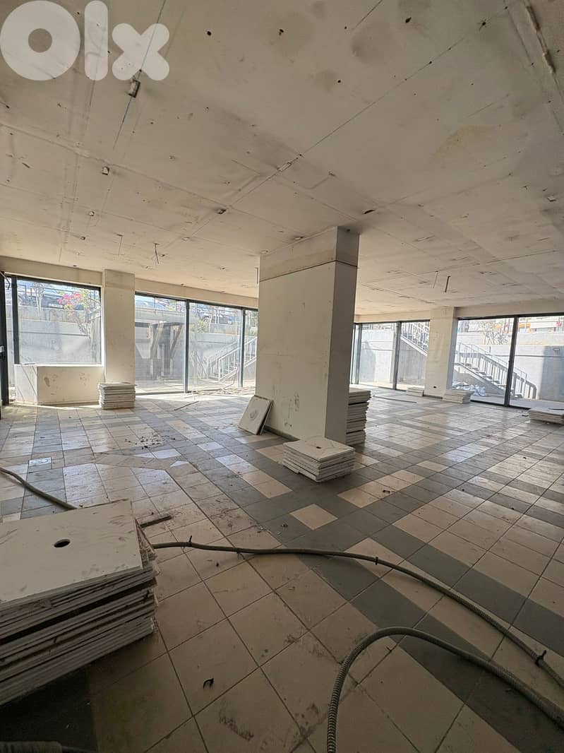 SHOWROOM FOR RENT ON FURN EL CHEBBAK HIGHWAY 300Sq, (HAR-247) 0