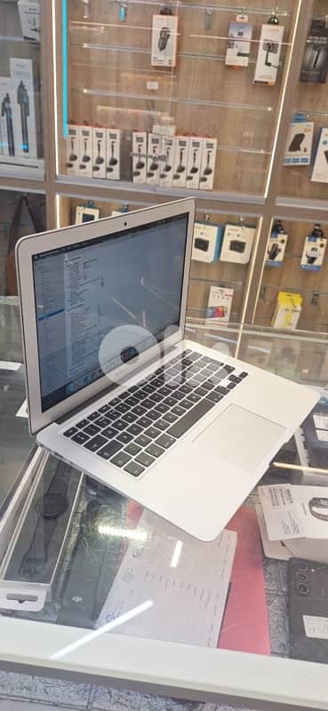 Used macbook air 13 2017 8 ram  128gb  511 cycle 1