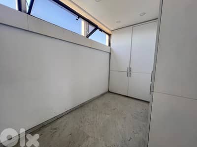 Prime Location Office for Rent in Hamra مكتب للإيجار في موقع مميز