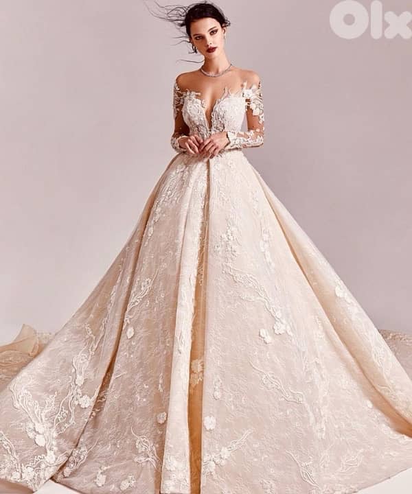 Luxury Wedding Dress with Veil – Maison Lesley – Excellent Condition 0