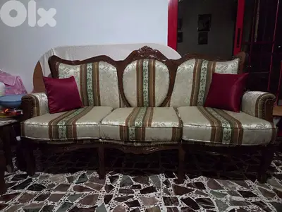طقم ستيل مألف من ٥ قطع (٤ صغار و وحدة كبيرة) + طقم رخام طاولات ٣