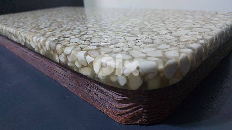 Console suspended hand made. . . ktir mratab,albo ba7es ta7et 2zezto 5