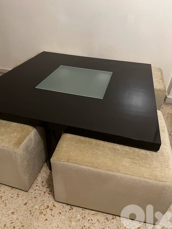 table with 4 Buff 0