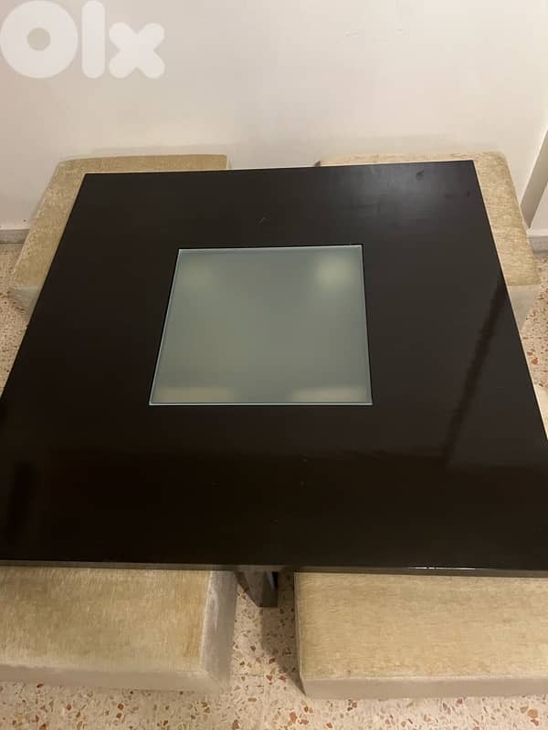 table with 4 Buff 1