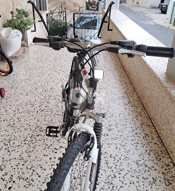 very good condition bike (23") 2