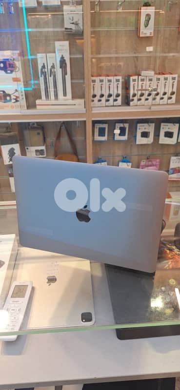 Used macbook pro 13  2017  *cor i5  *8 ram *256 gb ssd 0