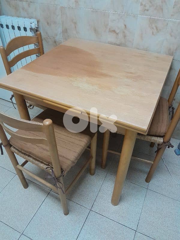 Wood kitchen table with 3 chairs 0