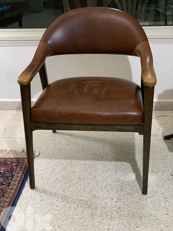 leather chair 0