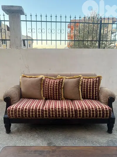 طقم كنبايات حفر خشب زان مع طاولة