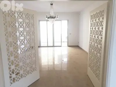 SPACIOUS APT IN AIN EL MRAISSEH PRIME (500SQ) 3 BEDS , (JNR-294)