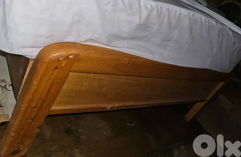 bed wood 1