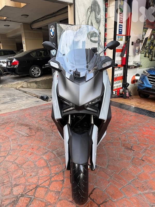 Yamaha Xmax + 300 cc 2025 4