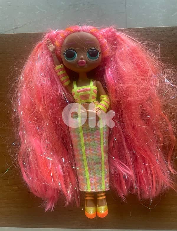 3 Special Edition LOL Dolls with their accessories 2