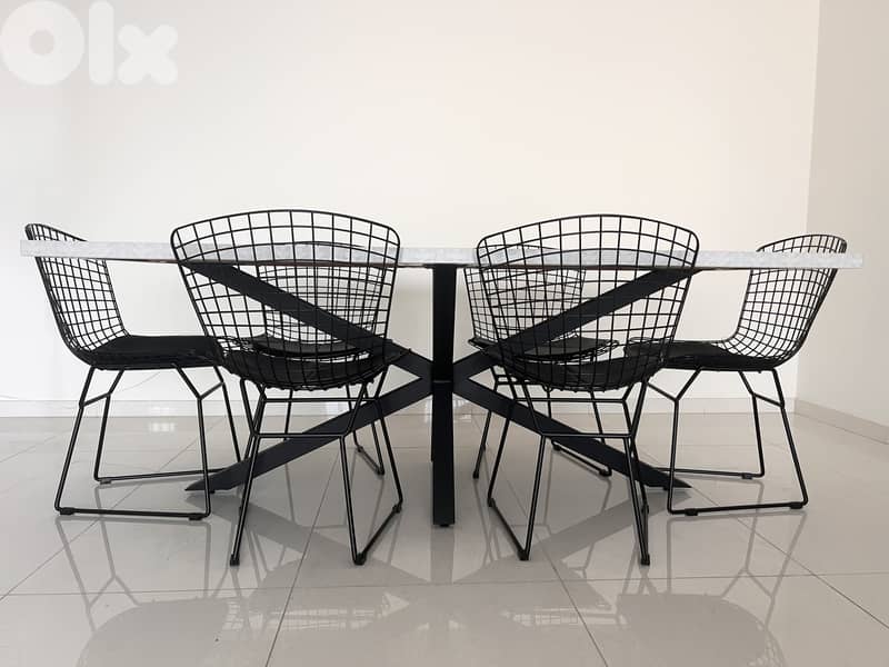 Like new Dining table + 6 chairs 1