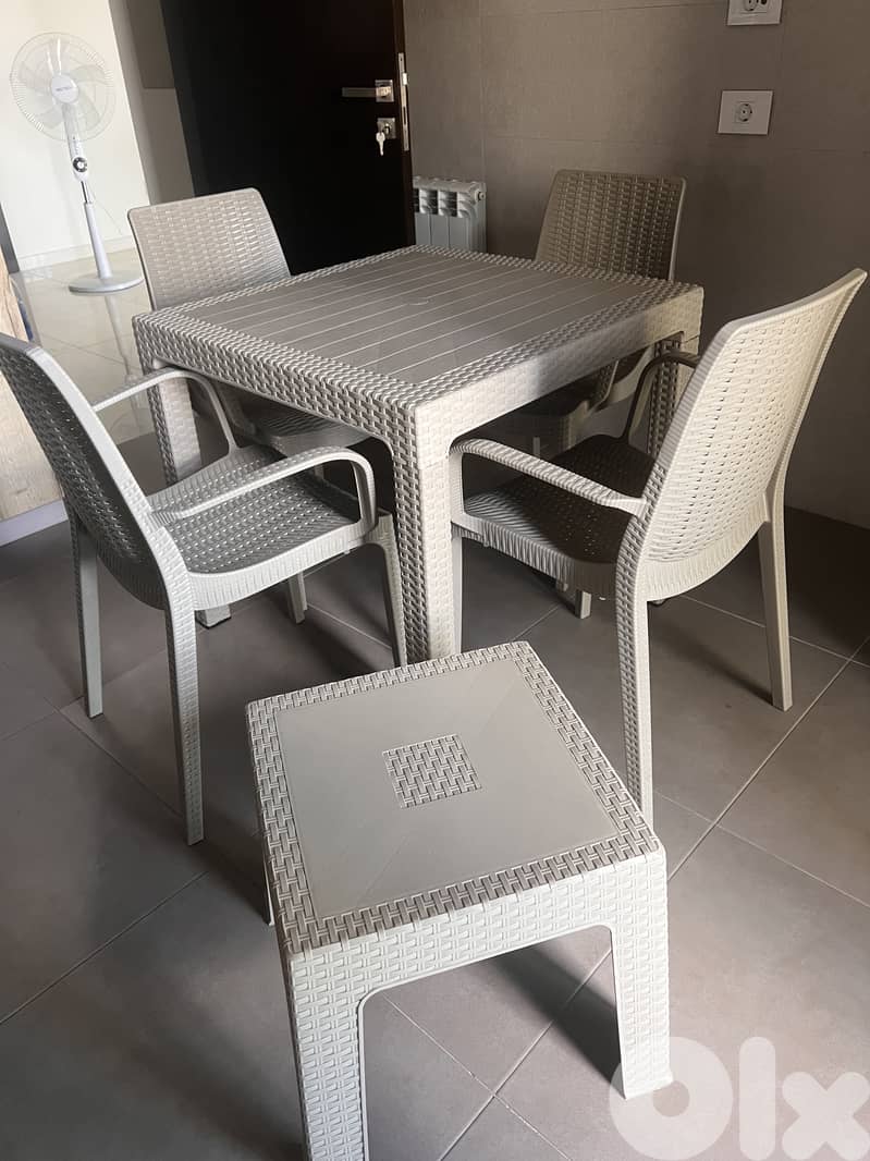 Like new greige kitchen or outdoor set 0