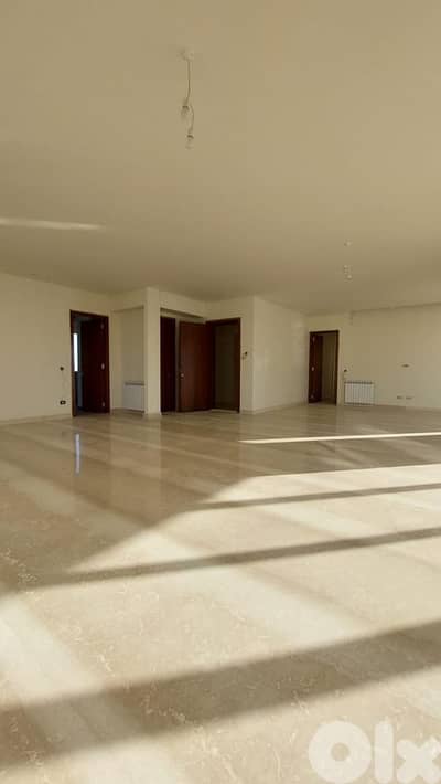NEW BUILDING IN ACHRAFIEH PRIME / SEA VIEW (250SQ) 3 BEDS , (AC-880)