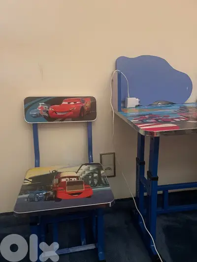 desk and chair cars design