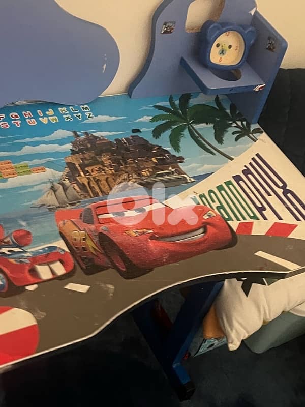 desk and chair cars design 1