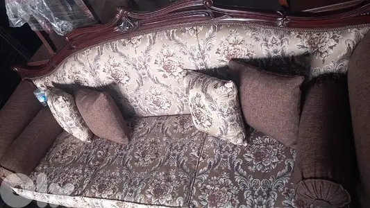 طقم كنبايات شغل توصاية خشب زان خمس قطع وطاولة