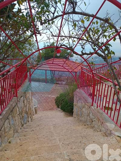 3 bedroom villa+Garden+Pool+mountain view 4rent in Aley- فيلا في عاليه