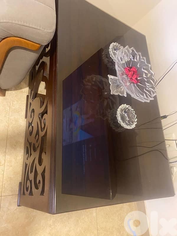 table in a perfect condition 0