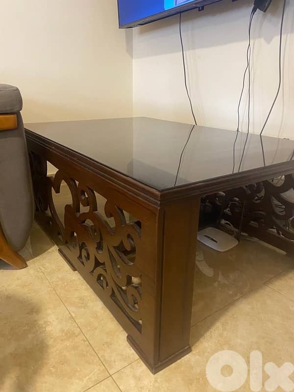 table in a perfect condition 1