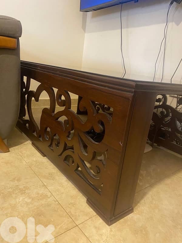 table in a perfect condition 2