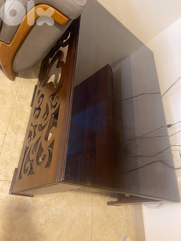 table in a perfect condition 3