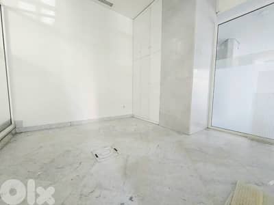 RAO25-4417 Shop 258m² for Rent in Hamra – محل للإيجار في الحمرا
