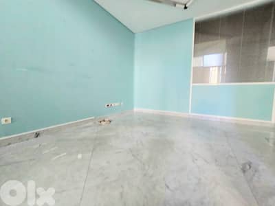 RAO25-4417 Shop 258m² for Rent in Hamra – محل للإيجار في الحمرا