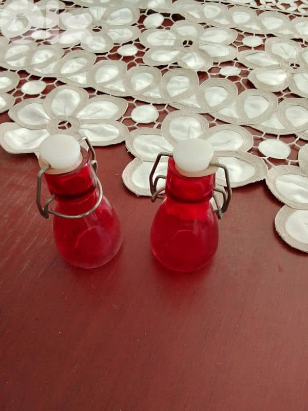 2 Red jars 0