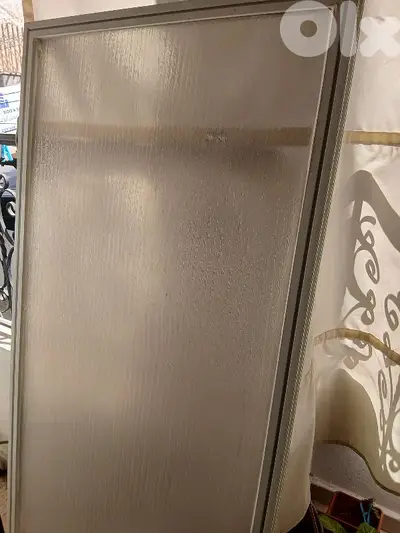 زجاج  للبانيو  سحب
