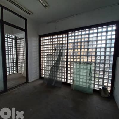 Office on the highway of Zalka in commercial center for rent
