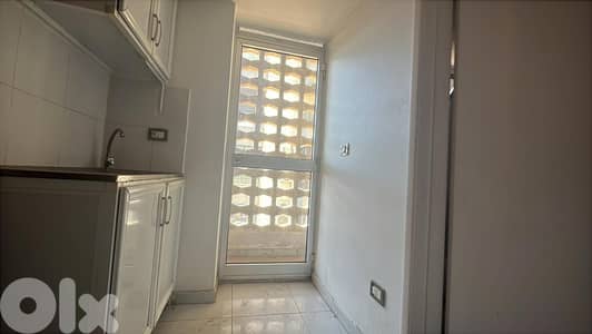 Office for rent In verdunمكتب للإيجار في فردان