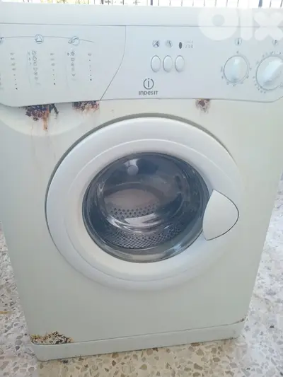 غسالة انديست صنع ايطاليا الاصلي حجم 5 كليو شغالي بحالة جيدة