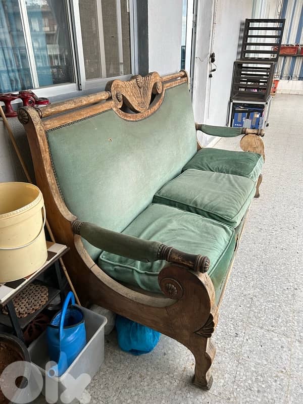 Classic style wood sofas + Table 0