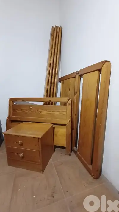 تخت مفرد ونص ١٢٠سم (عدد ٢) مع الواح الخشب - وكومود جارورين. تخت مفرد ونص ١٢٠سم (عدد ٢) مع الواح الخشب - وكومود جارورين.
