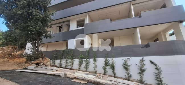 L16372- Apartment With Terrace For Sale in Qannabet Broumana