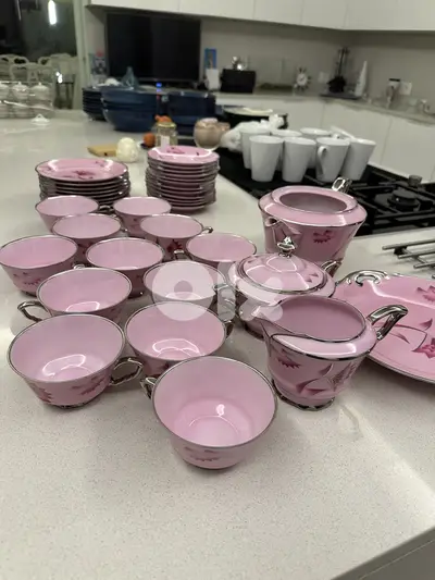 Full Tea Set of fine porcelain -  طقم شاي كامل من البورسلين الفاخر