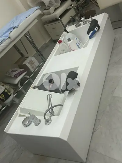 مقاعد لصالون تجميل للاظافر