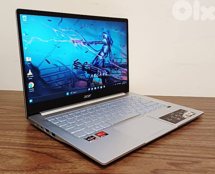 ACER SWIFT - RYZEN 7 4700 - 16 RAM - BACKLIT + FINGERPRINT 7