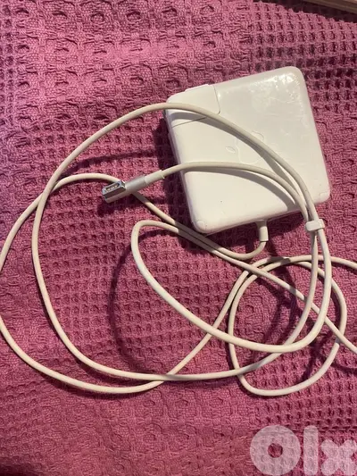 Original Macbook MagSafe Power Adapter with L-style connector Original Macbook MagSafe Power Adapter with L-style connector