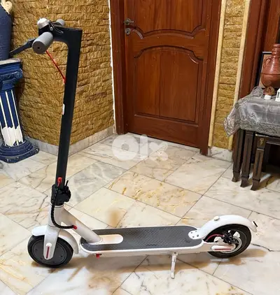 White Electric scooter k1752