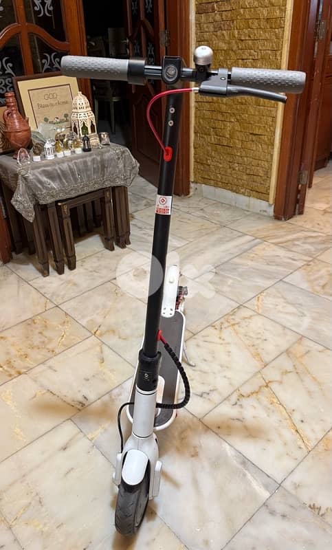 White Electric scooter k1752 1