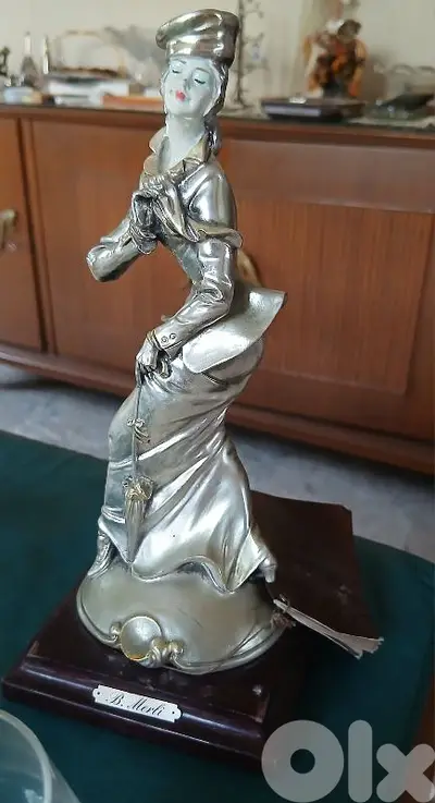 porcelain statues