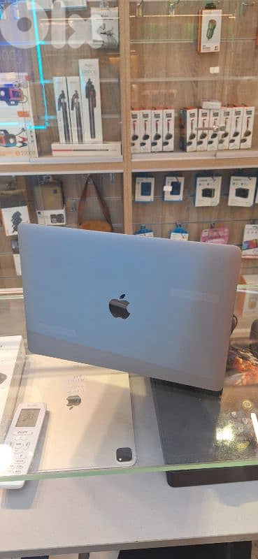 Used macbook pro 13  2017 0