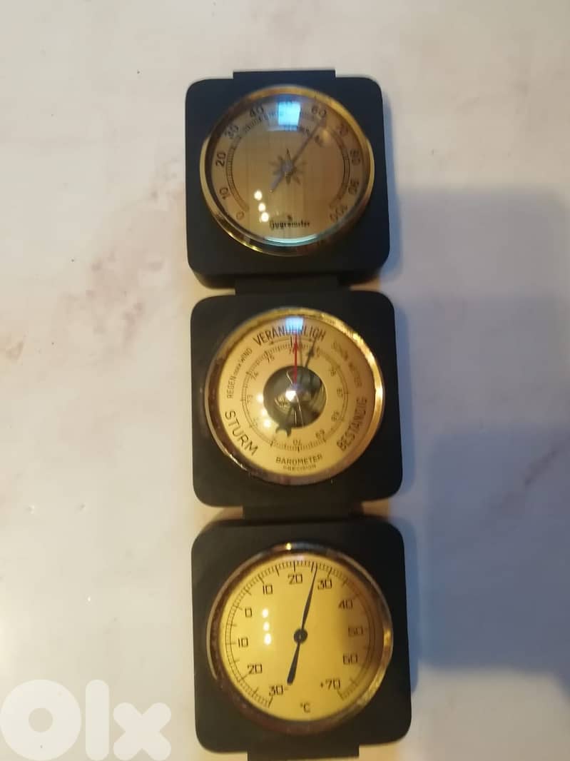 Retro style Barometer thermometer & hygrometer in wooden frame 0