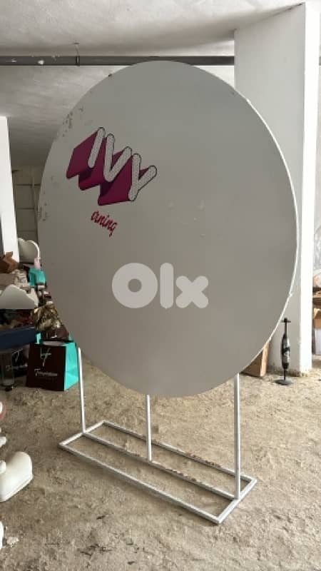 round white backdrop  removable back 1