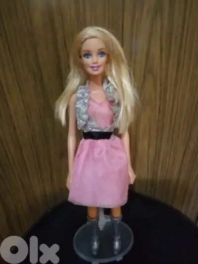 Barbie GLITZ Dressed Mattel 2010 unflexible legs+Boots as new doll=20$